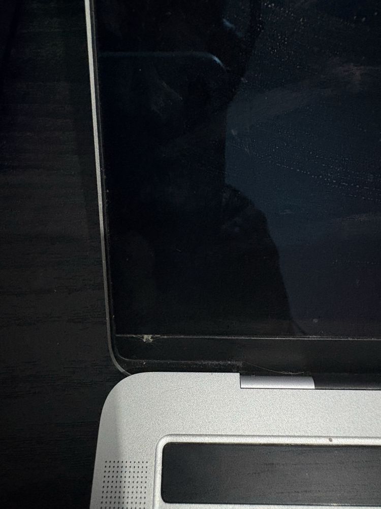 MacBook Pro 2019 - 13” Touch Bar - 16GB RAM / 256GB SSD (ecrã partido)