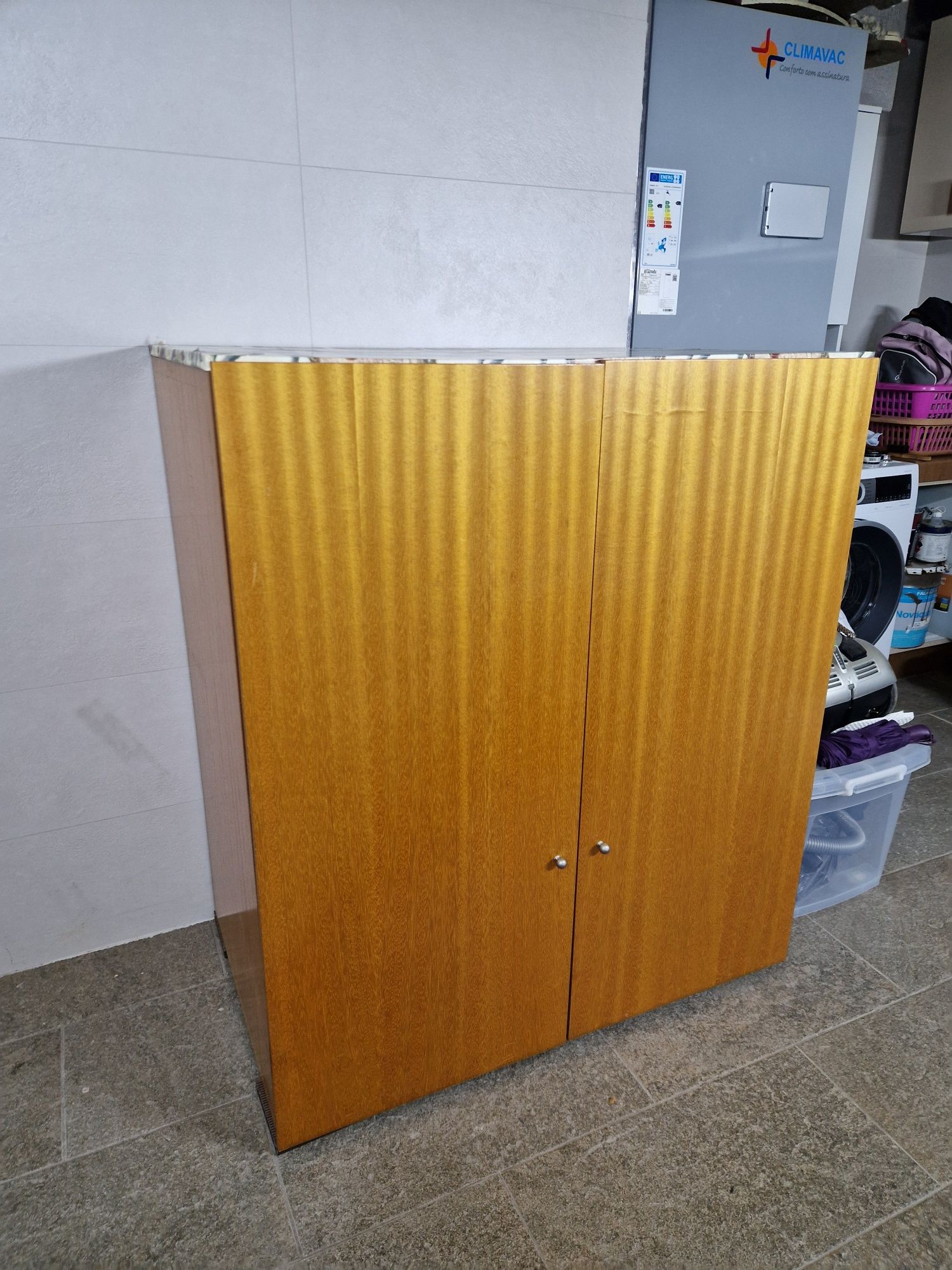 Roupeiro / movel para arrumos em madeira