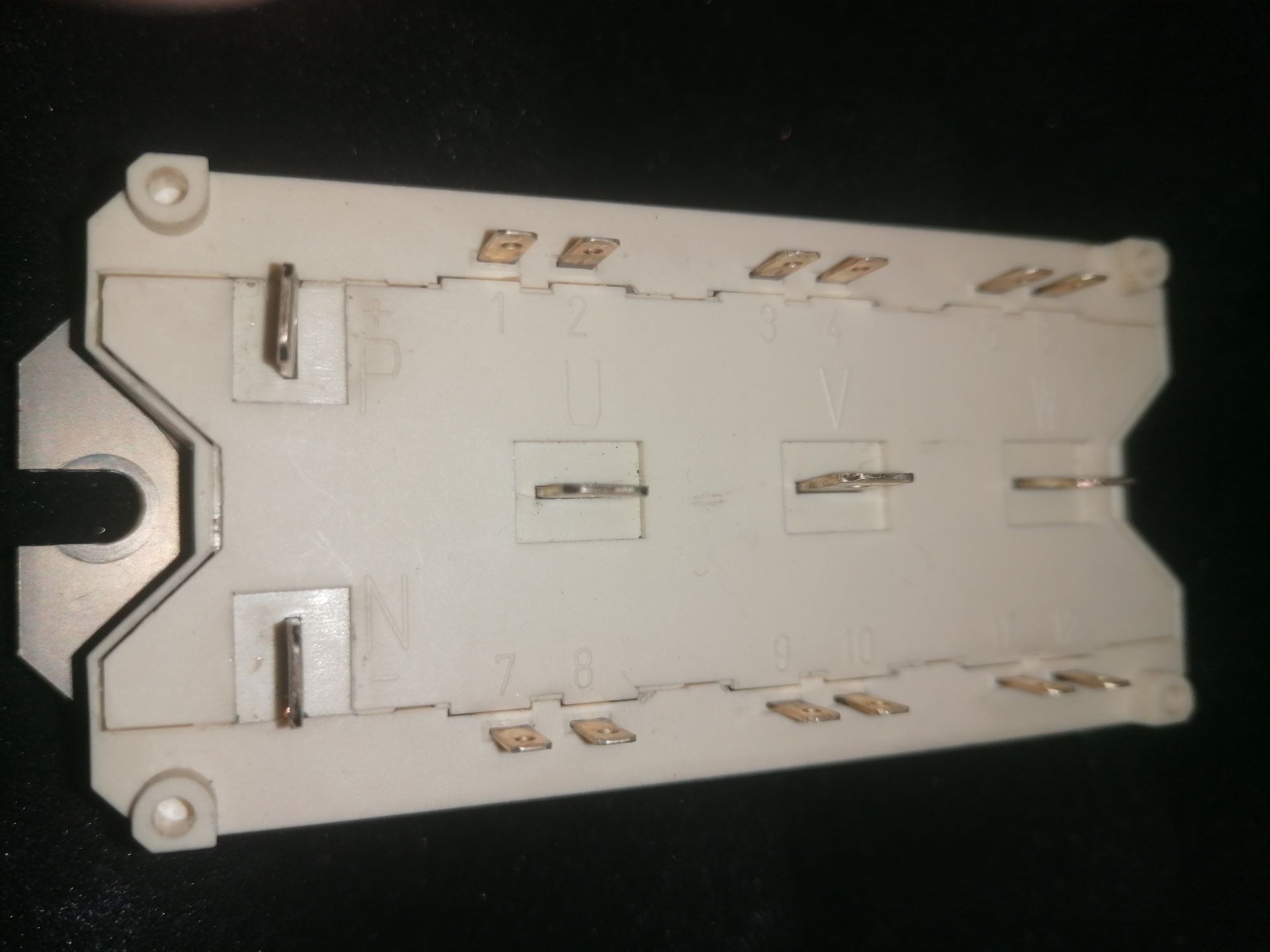 Semikron SKM40GD124DH8 moduł IGBT o niskich stratach.