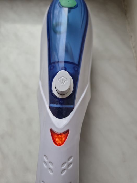 Ручний вертикальний відпарювач праска