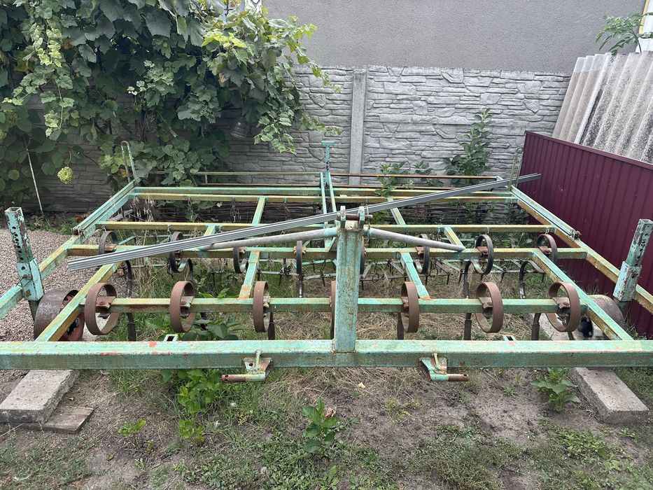 Продам трактор МТЗ-80,дискову борону АГ-2.4,культиватор,оприскувач