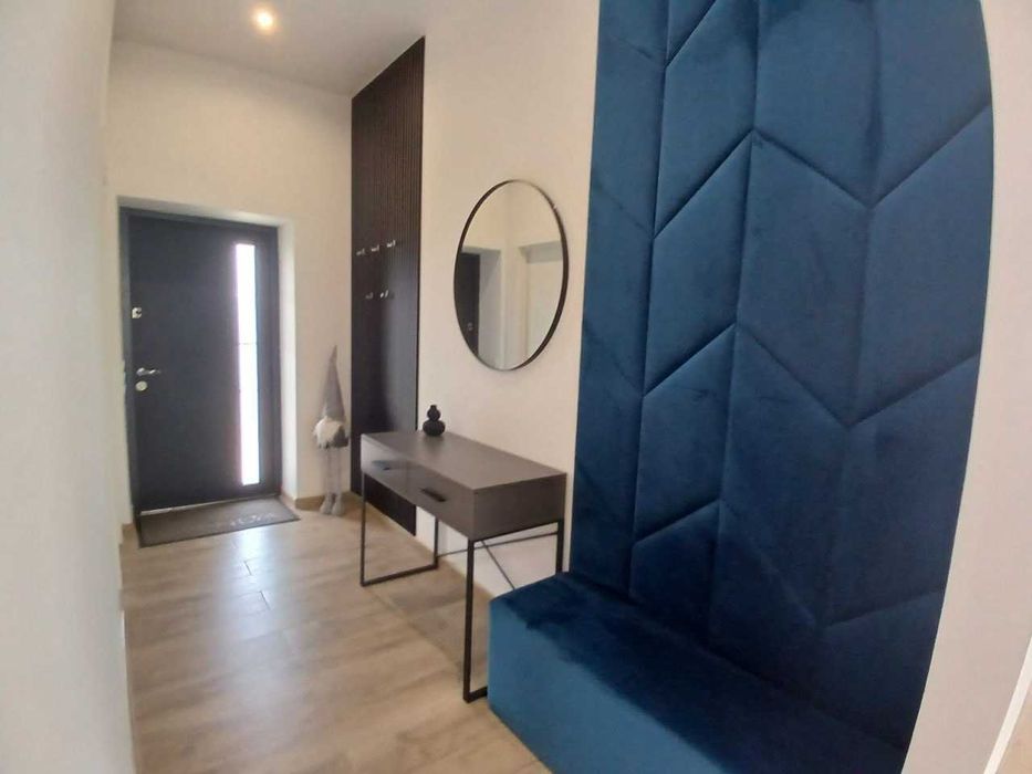 Продам новий будинок на березі озера з бассейном в КГ Міжріччя