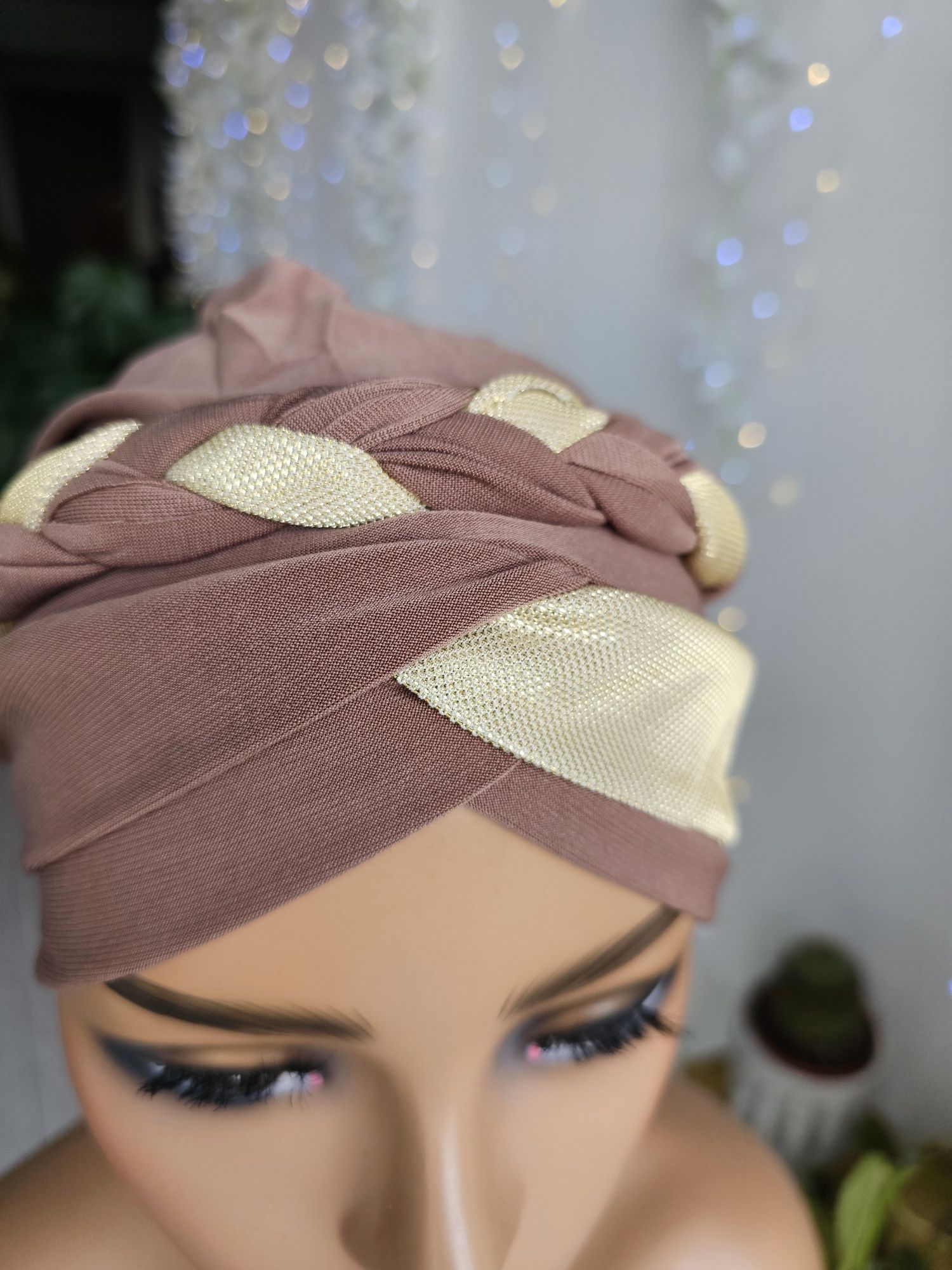 Ozdobny turban czapka chustka na głowę kawa że złotem Gabi