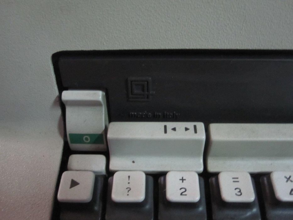 Máquina de escrever Olivetti Editor 3 - Colecção