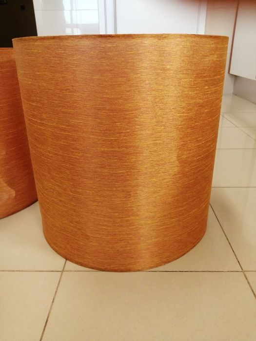 Abatjours (par) com 35cm de diâmetro e 34cm de altura