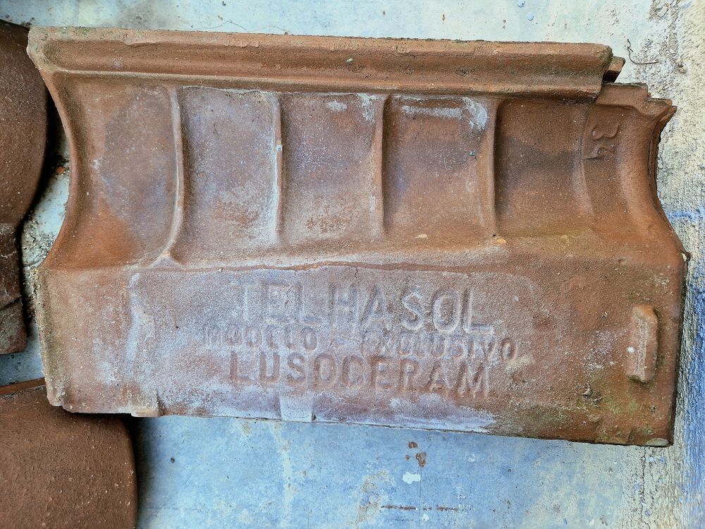 Telhas cerâmicas (usadas)