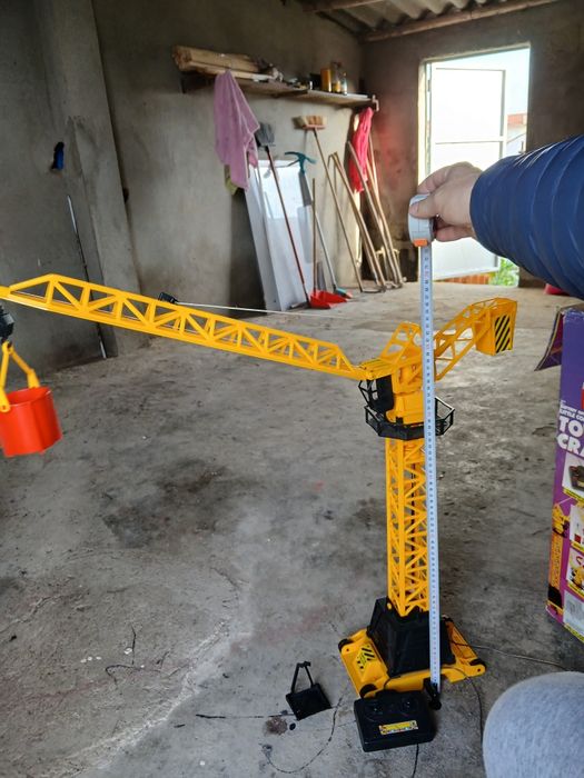Grua de brincar realista
