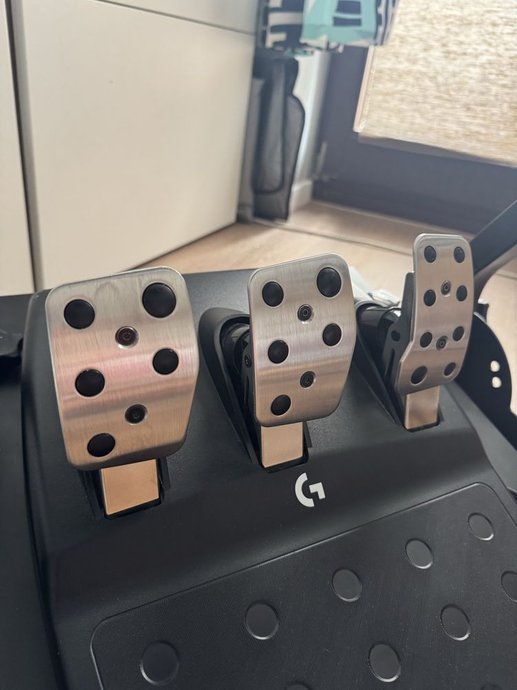 Kierownica Logitech G923 ze stelażem