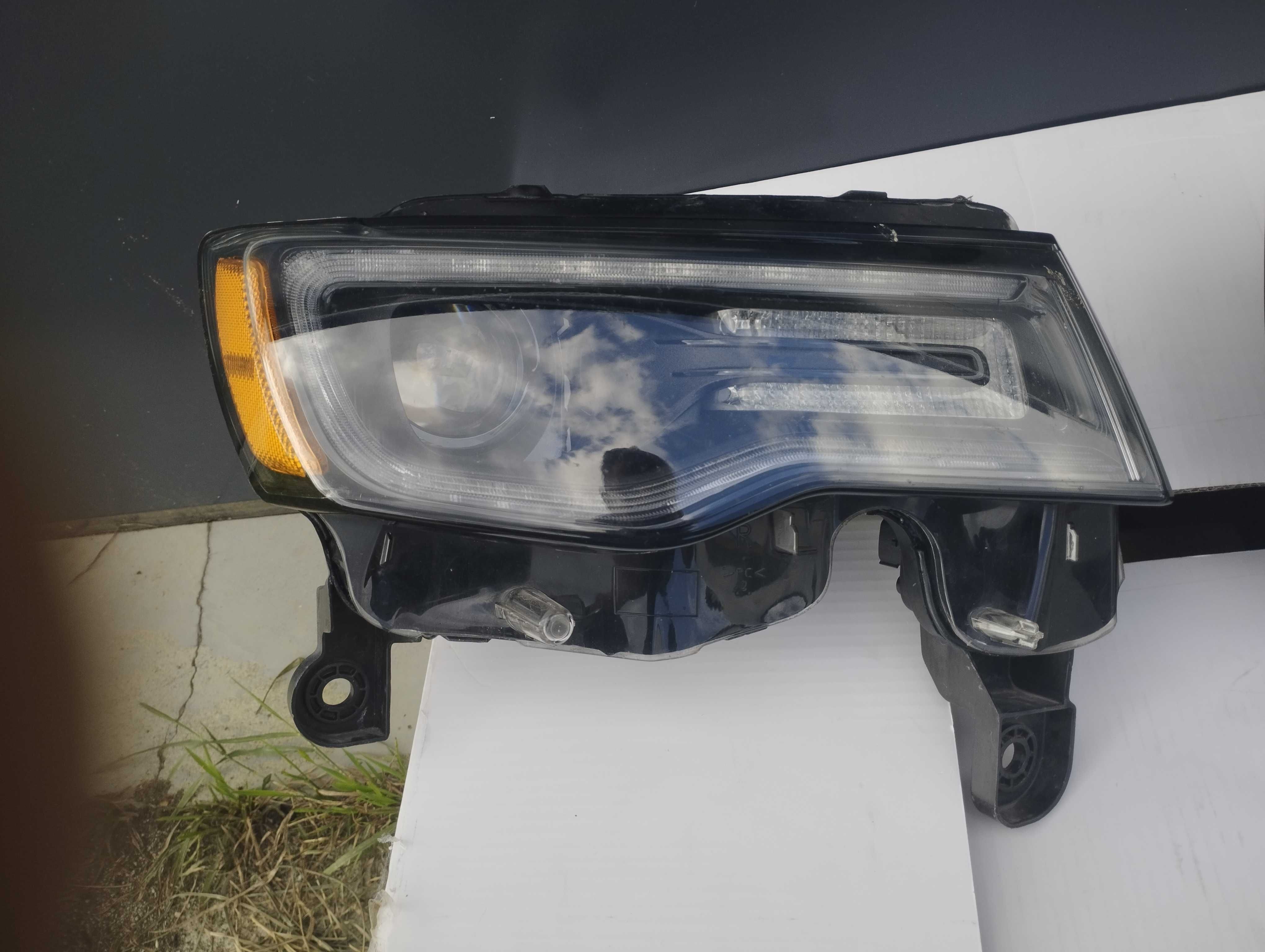 Lampy przednie Jeep Grand Cherokee Wk 2 Oryginał