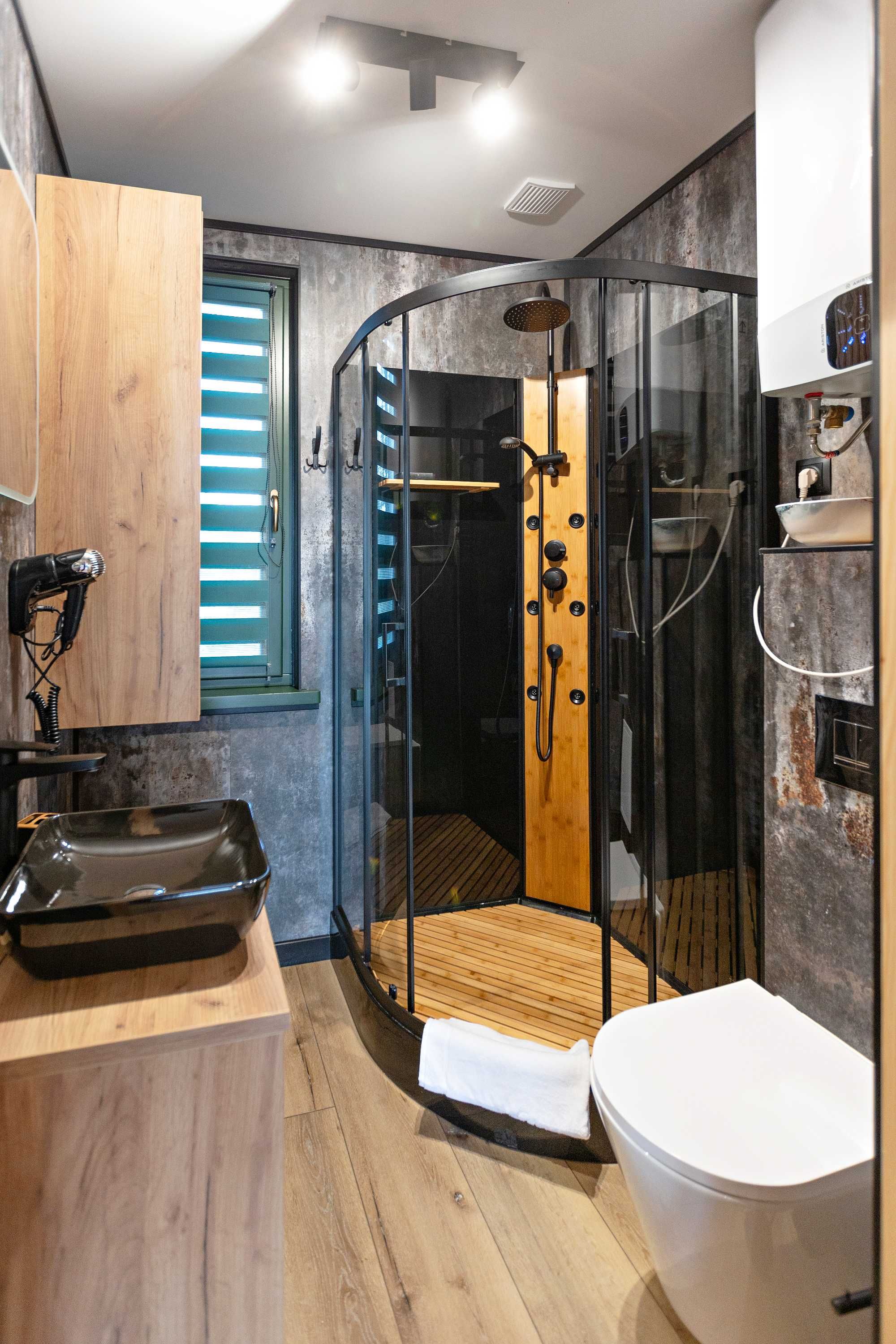 Domki nad jeziorem na Mazurach z sauna, jacuzzi