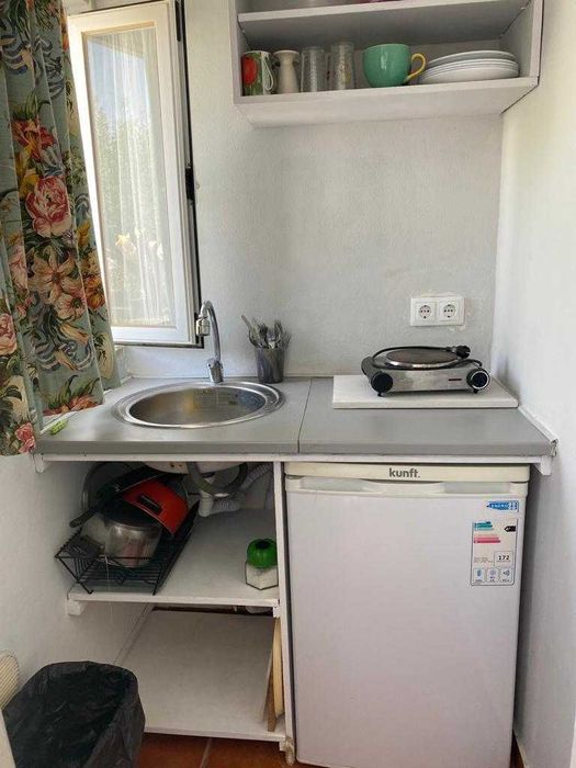 QUARTO( 1 PESSOA ) TUDO INDEPENDENTE KITCHENETE com casa de banho