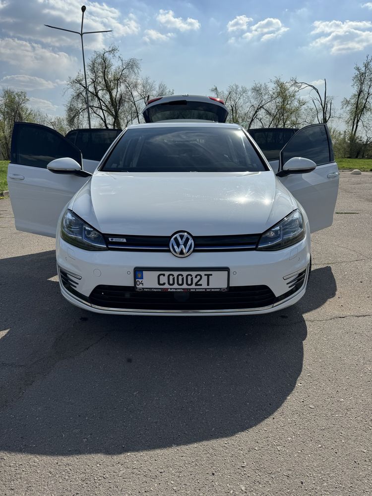 Продам Volkswagen e-Golf 2020 36 КвТ