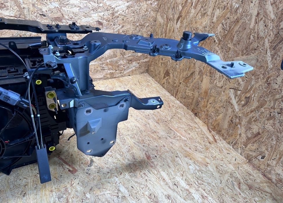 Polestar панель передня радіатори телевізор