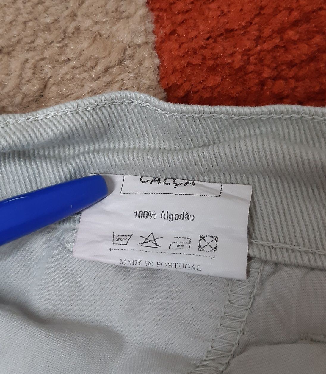 Calças sarja bege tamanho 44 (W34)