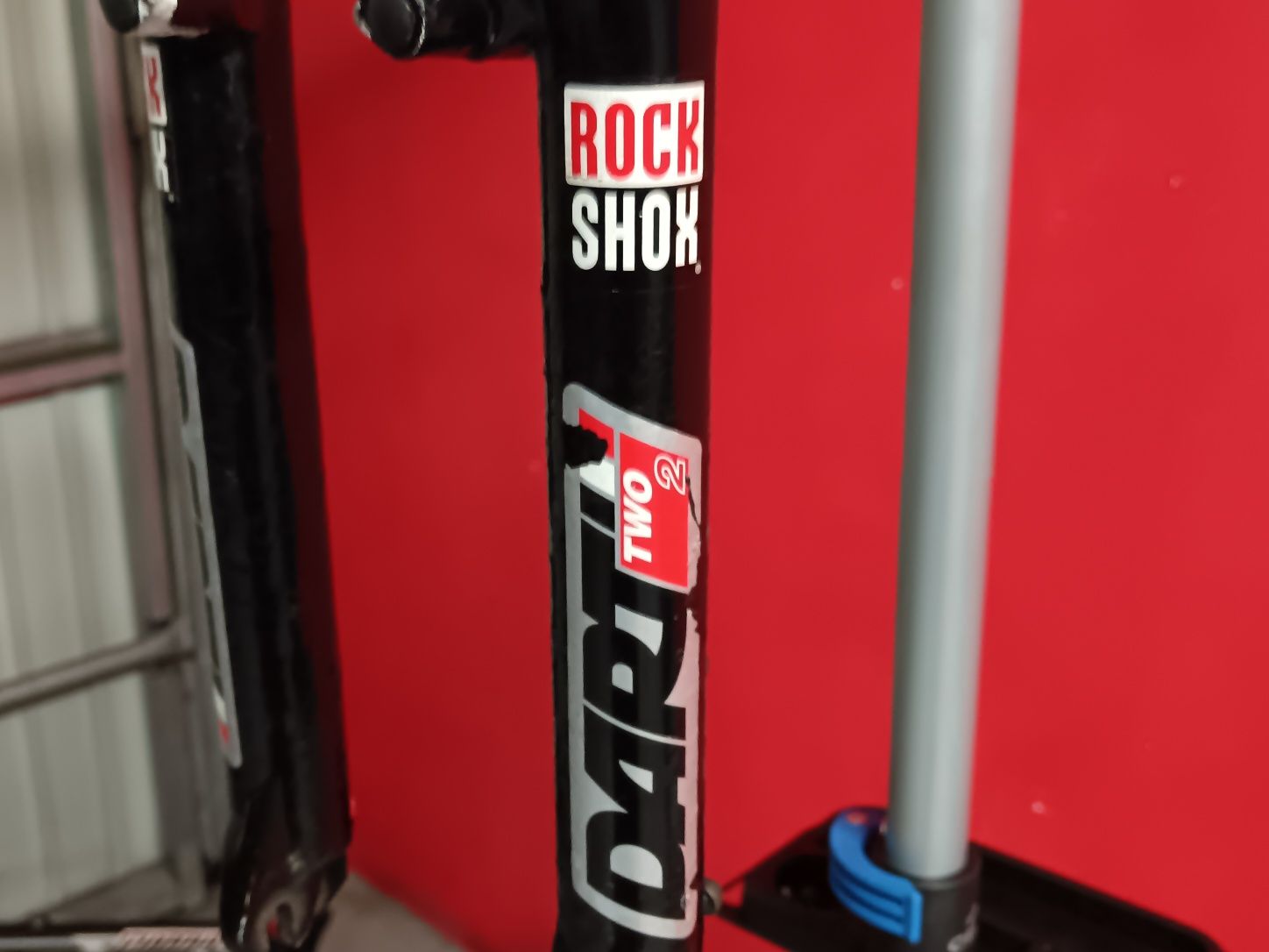 Suspensão bicicleta BTT RockShox Dart 2 C/Bloqueio e Ajuste de Firmeza