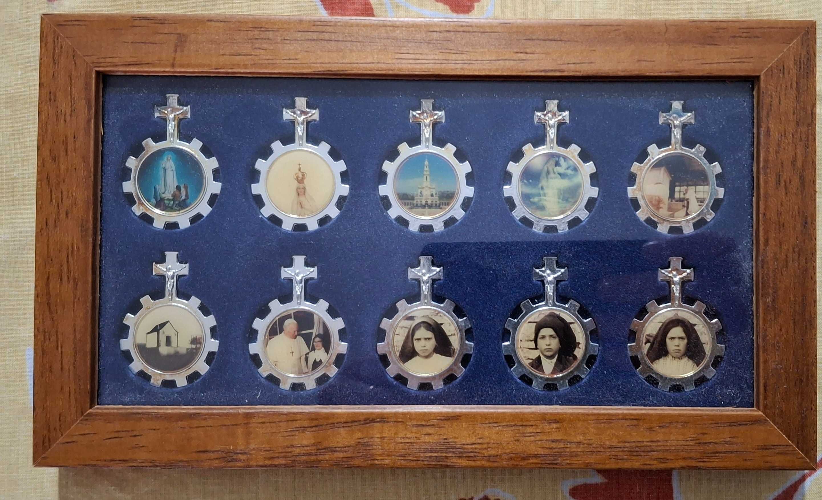 Quadro em madeira com 10 medalhas alusivas a Fátima - artigo novo