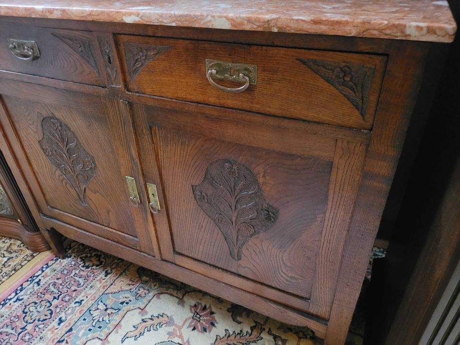 Móvel antigo em madeira maciça com tampo em pedra