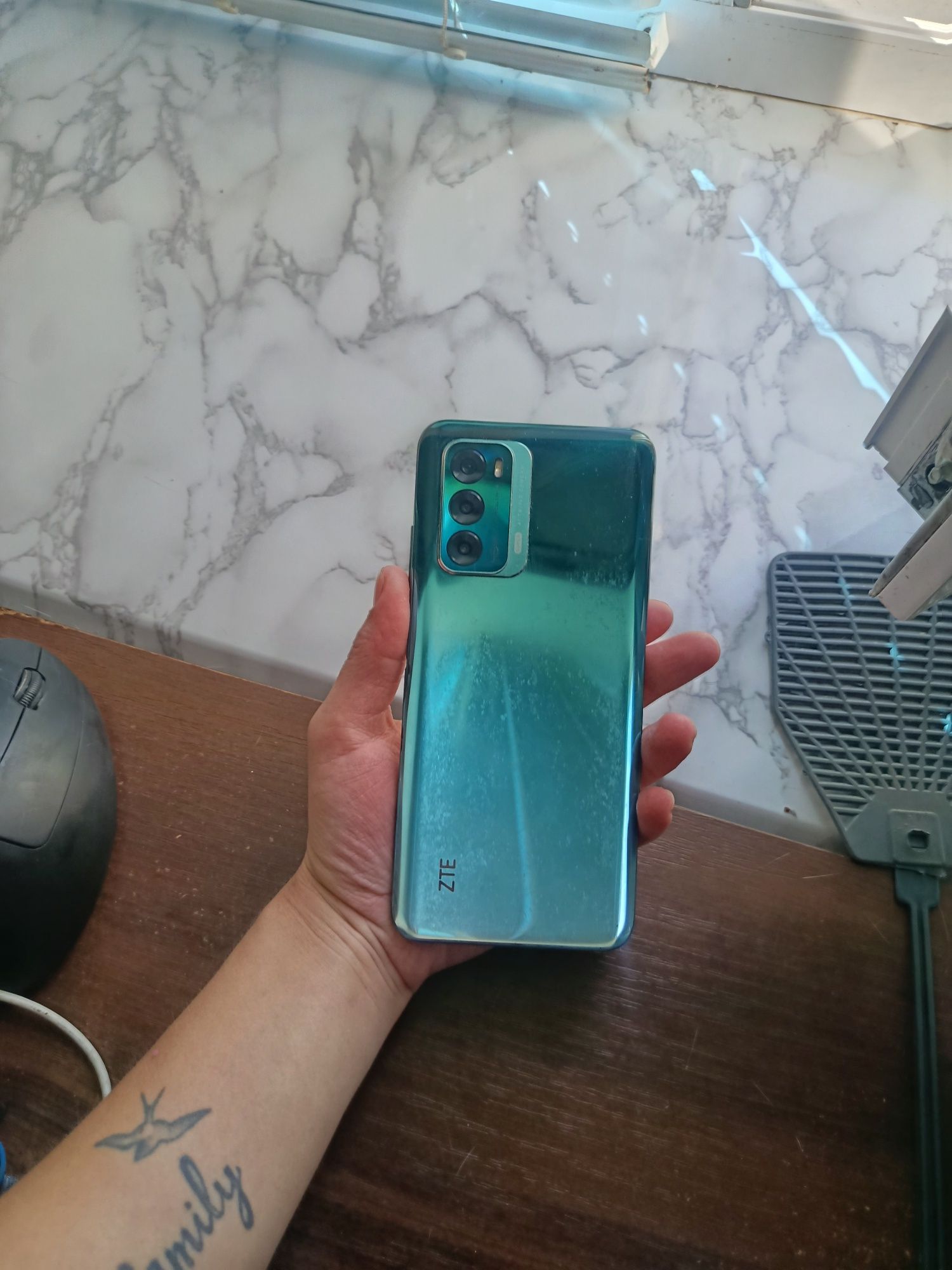 Продам телефон ZTE Blade 40