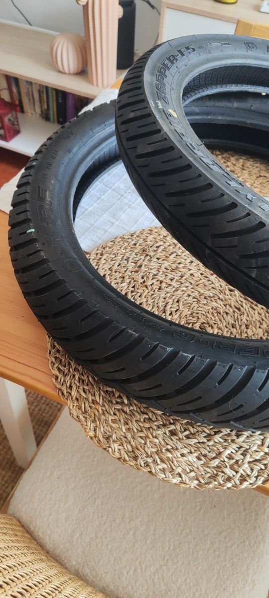 Dois pneus de mota frente e traz novos 100/90-17 e um 2.75-17