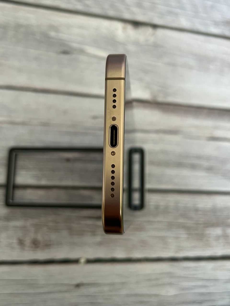 IPhone 16 pro max gold 256gb!!NEVERLOCK!Є пляма.Батарея 100% 80 циклів