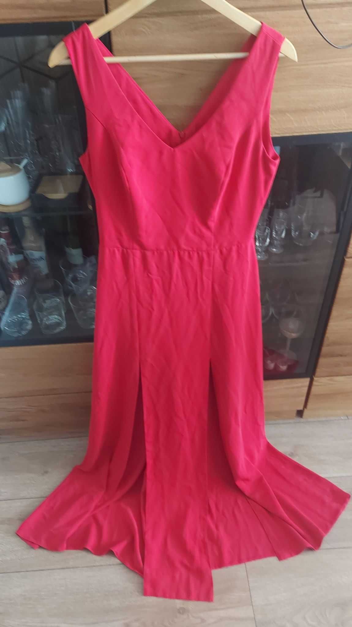 Długa sukienka wieczorowa czerwona