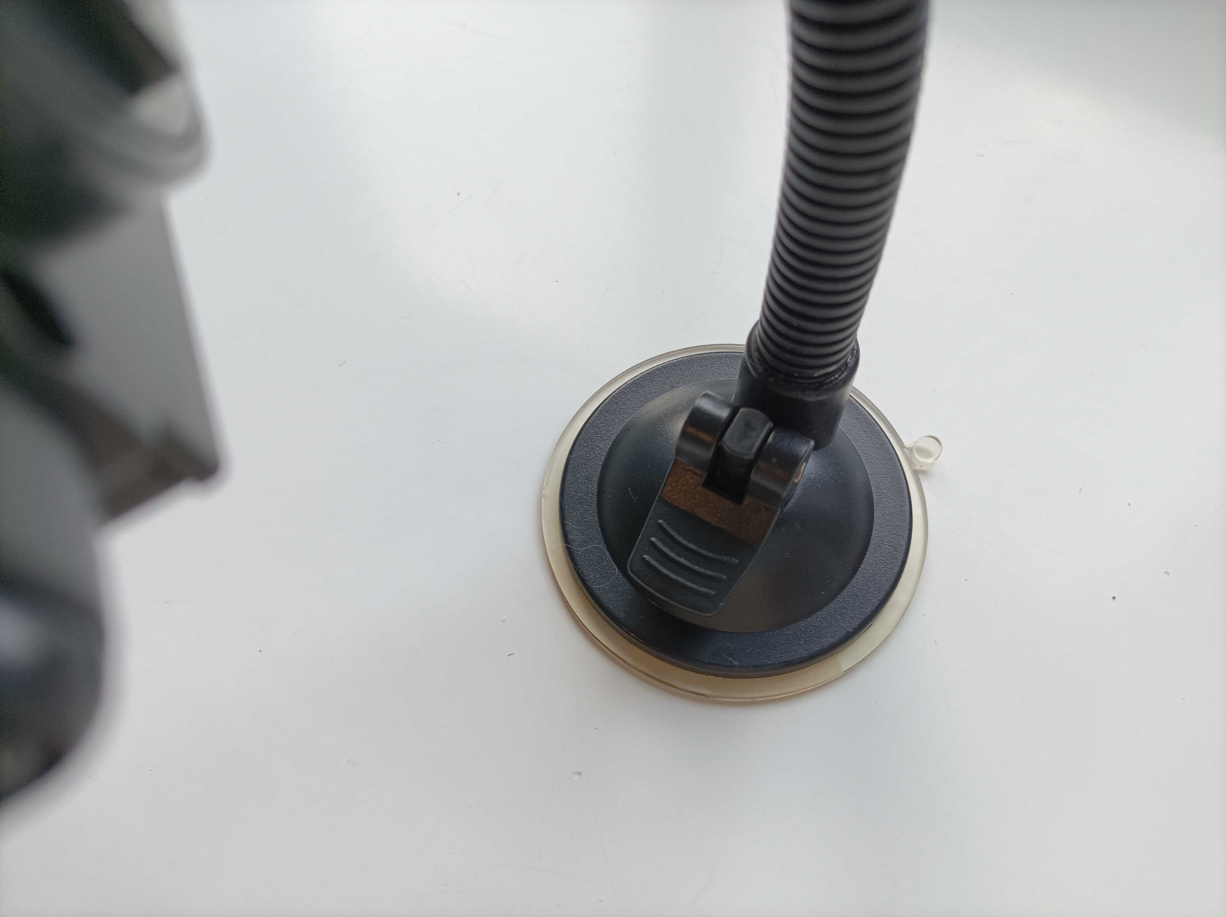 Suporte Ventosa Telemóvel/Smartphone para Automóvel Universal Preto