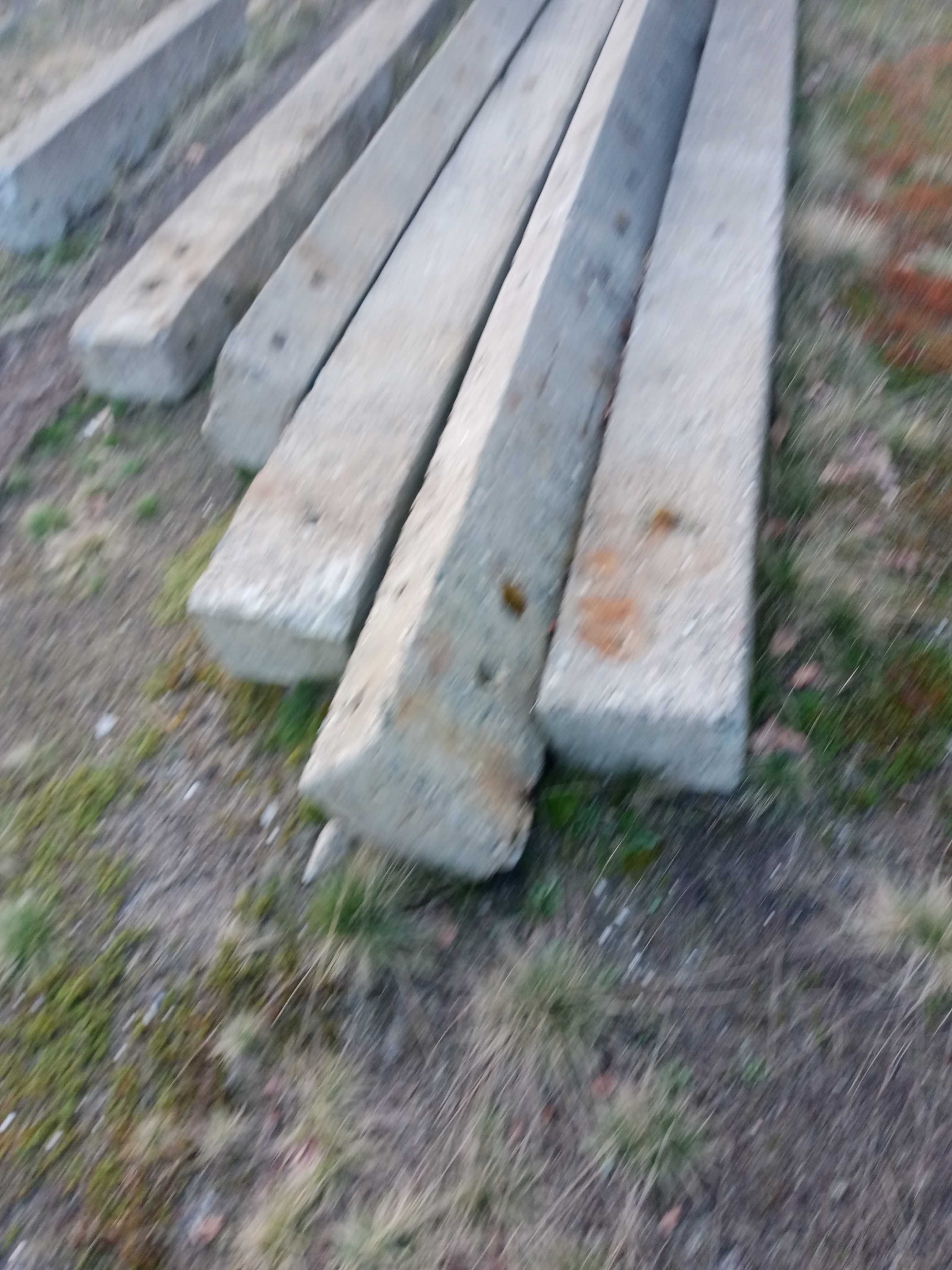 Betonowe słupy elektryczne