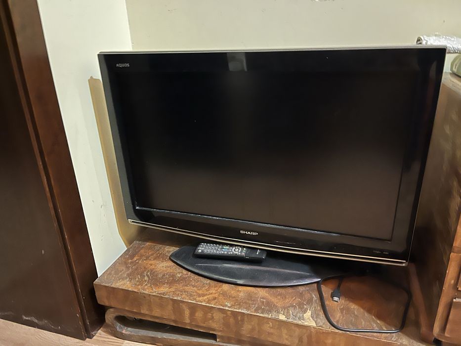 Продам телевізор  Sharp LC-37RD2E