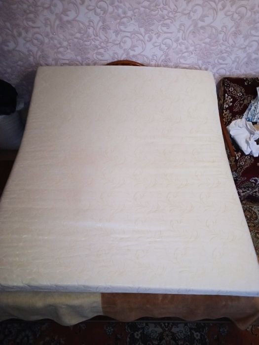 Матрац в гарному стані 160*190*10 ціна договірна
