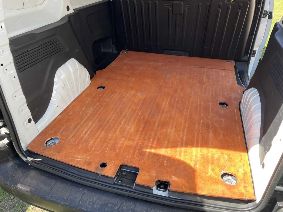 Podłoga paki Citroen Berlingo Peugeot Partner Opel Combo Proace