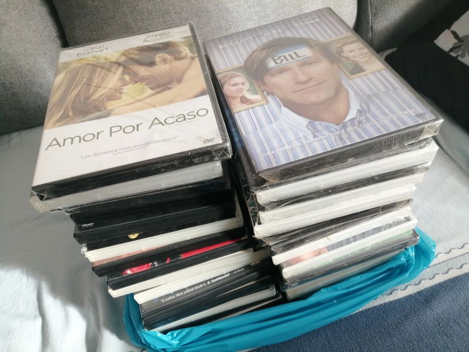 Lote de 35 DVDs, 21 ainda selados