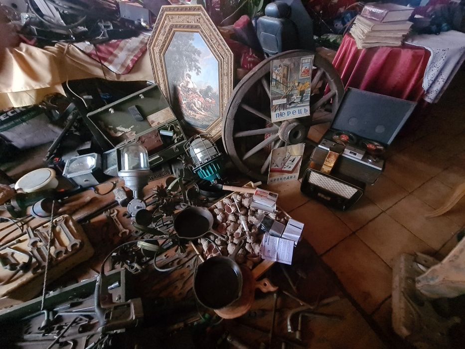 Радиоприемник philips,инструменти ключи и многое другое посуда ГДР