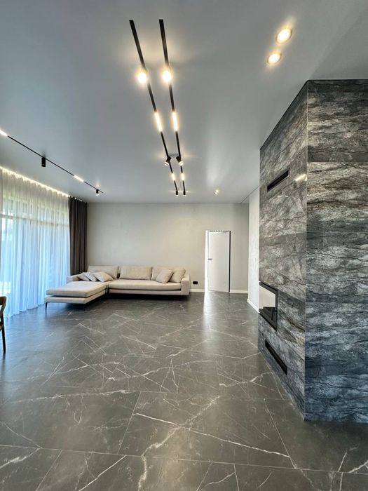 Будинок з новим дизайнерським ремонтом у Стоянці, 8 соток, 165 м2