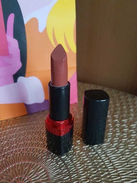 Ultrakremowa szminka Universal Nude Avon nowa szybka wysyłka