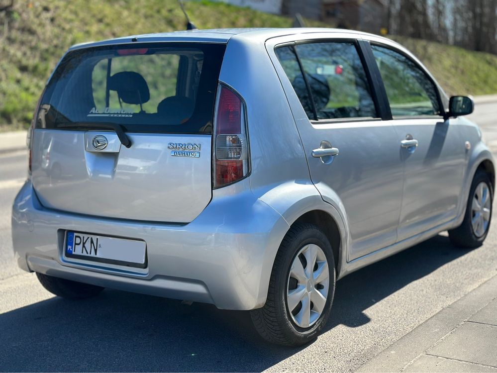 Daihatsu Sirion 1.0 2008 5D - Toyota Benzyna