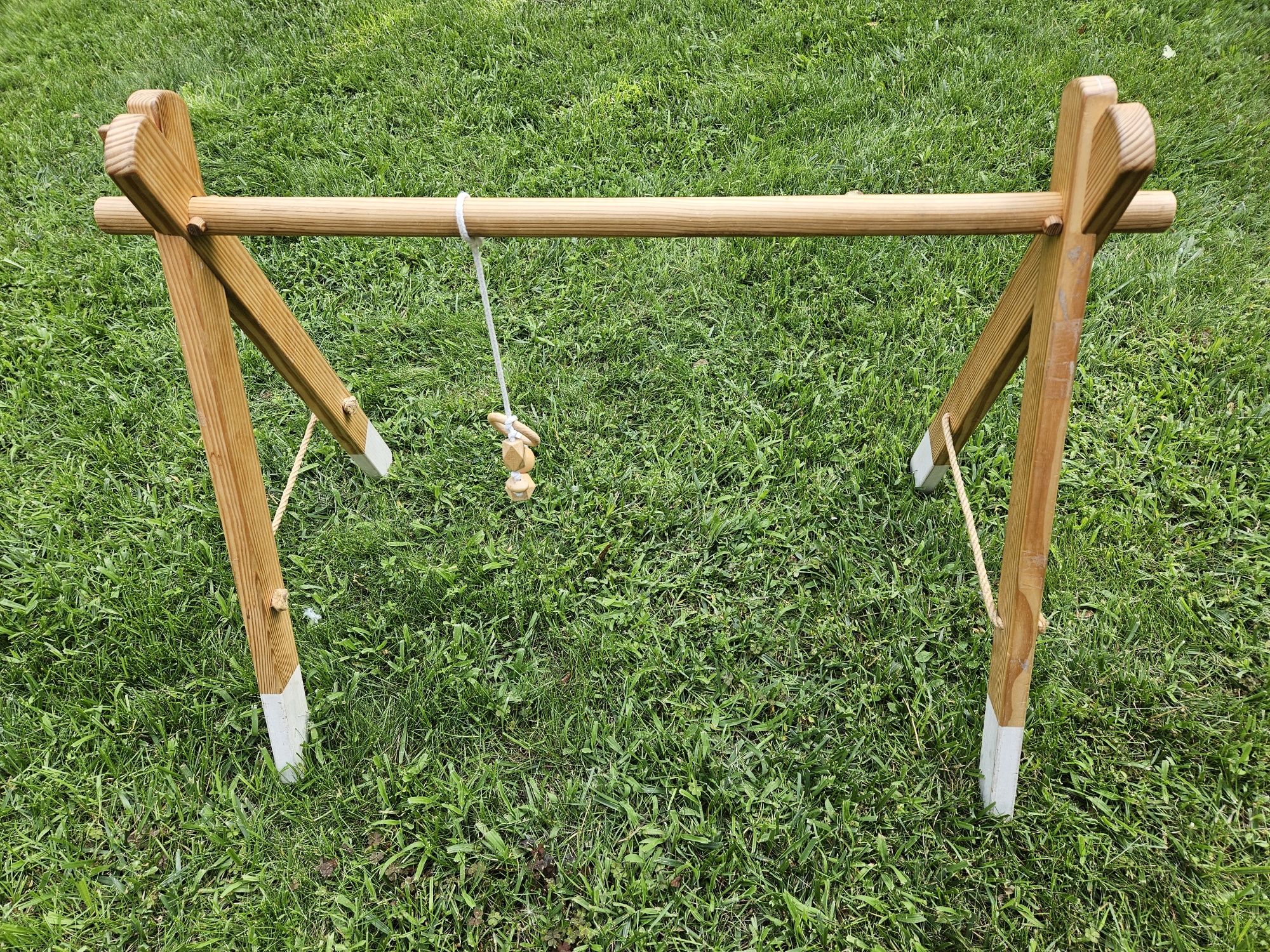 Baby gym stojak edukacyjny drewniany