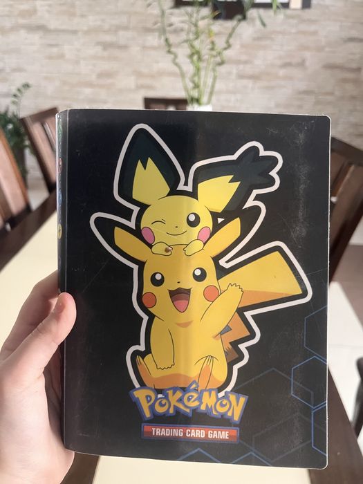 Karty pokemon z albumem