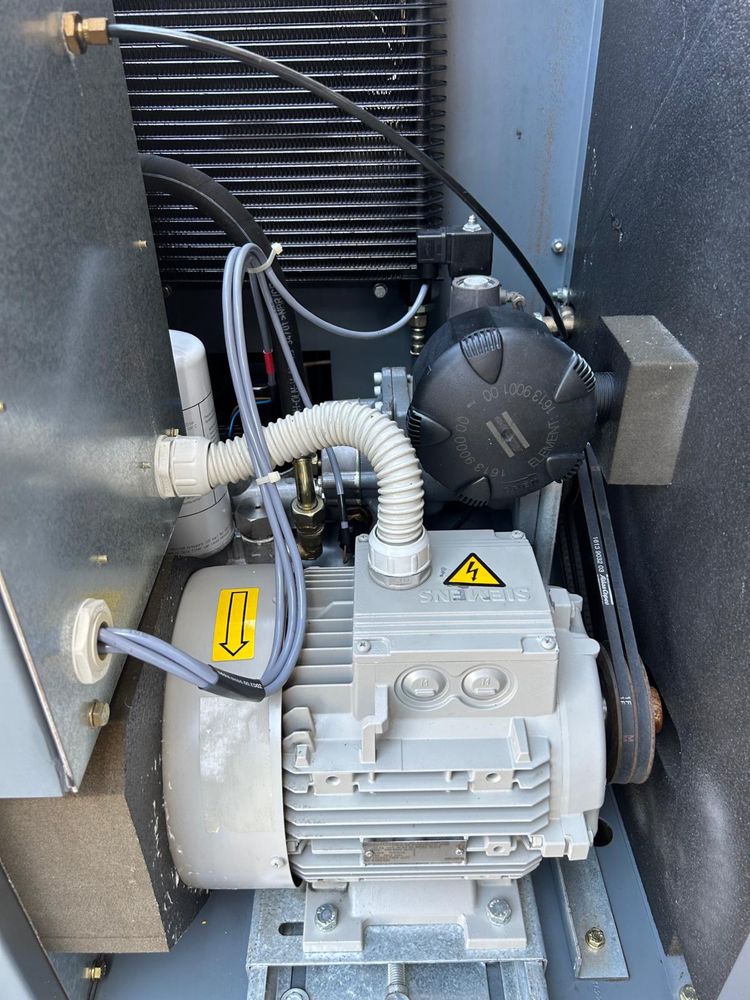 Kompresor  śrubowy ATLAS COPCO GA5 5.5kw 9.75 bar + OSUSZACZ