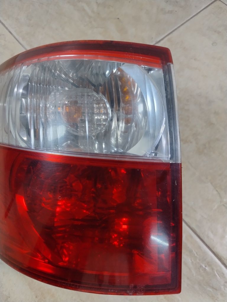 Lampa tył lewa Toyota Avensis Verso lift 03-06 wysyłka OLX