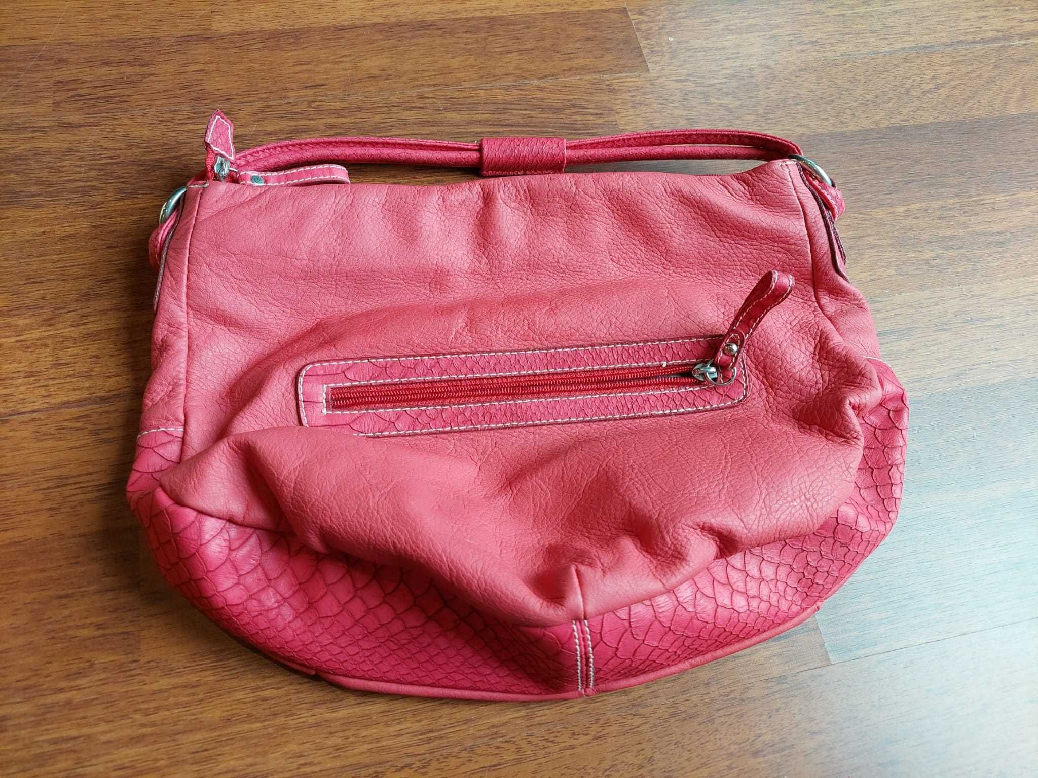 Bolsa vermelha da marca VÄGG