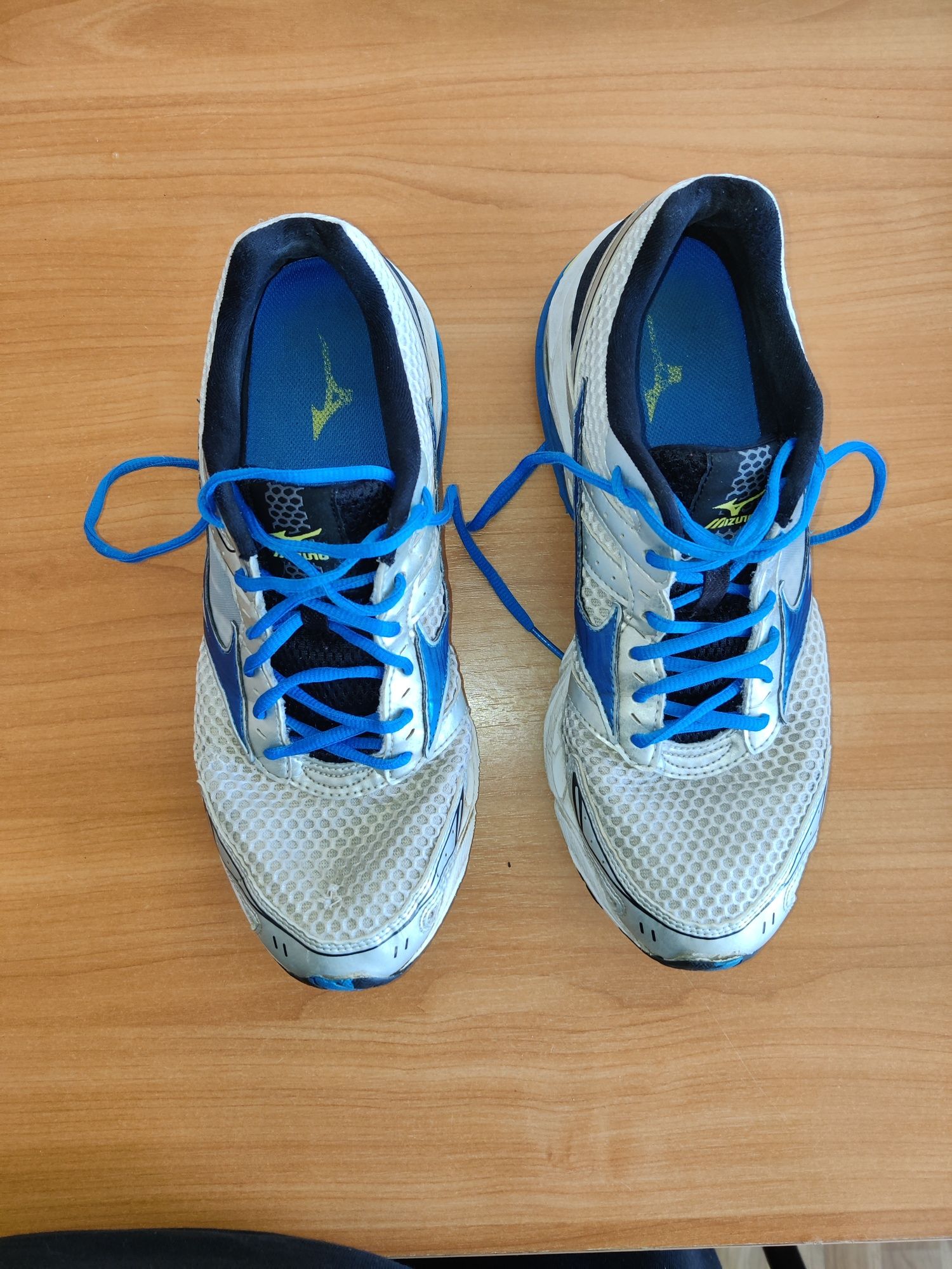 Продам кроссовки Mizuno Wave legend