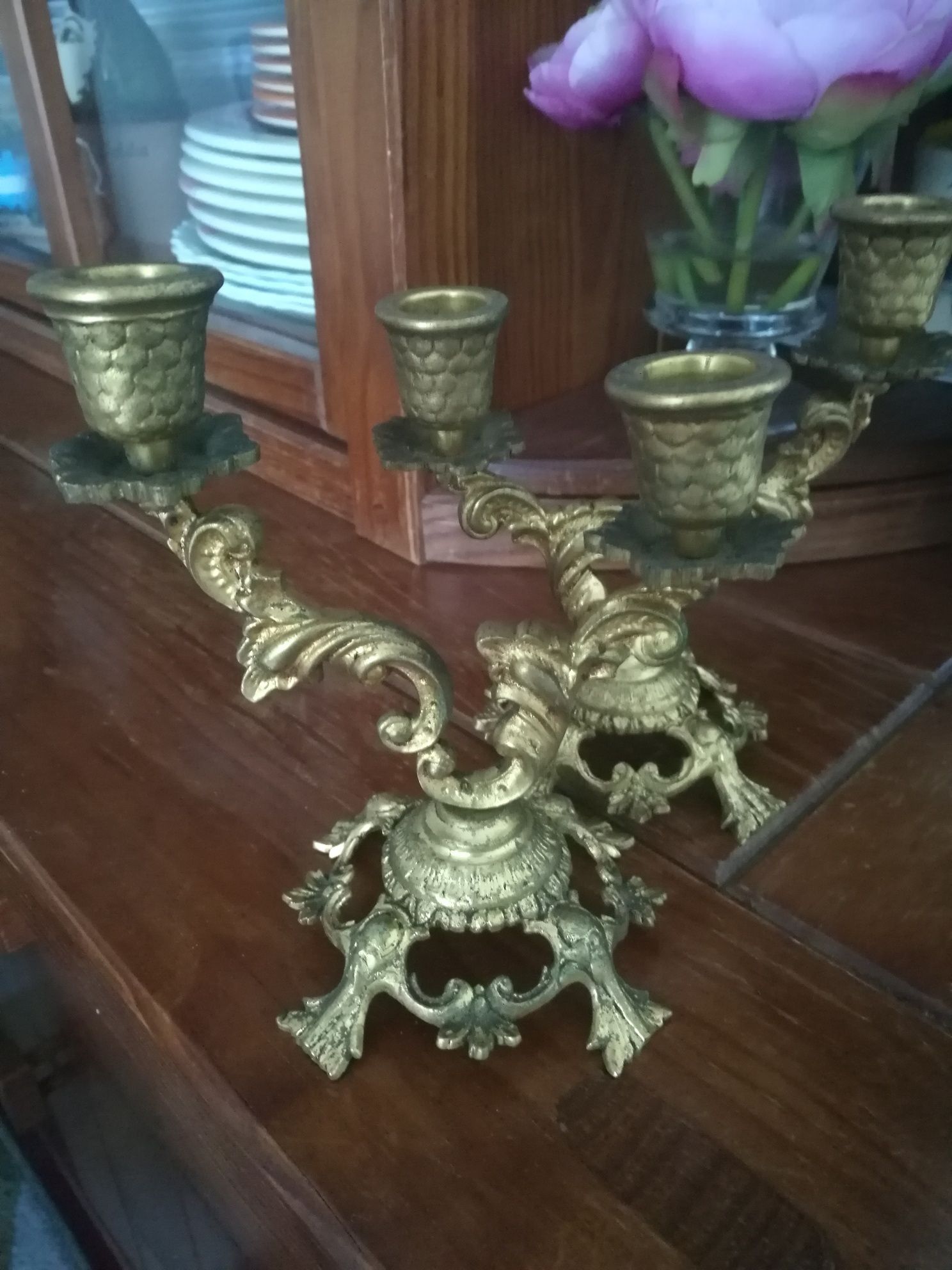 Par de castiçais antigos em bronze