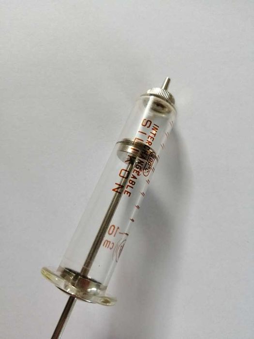 Strzykawka szklana z obsadą metalową. Kolekcjonerska. Vintage, unikat.