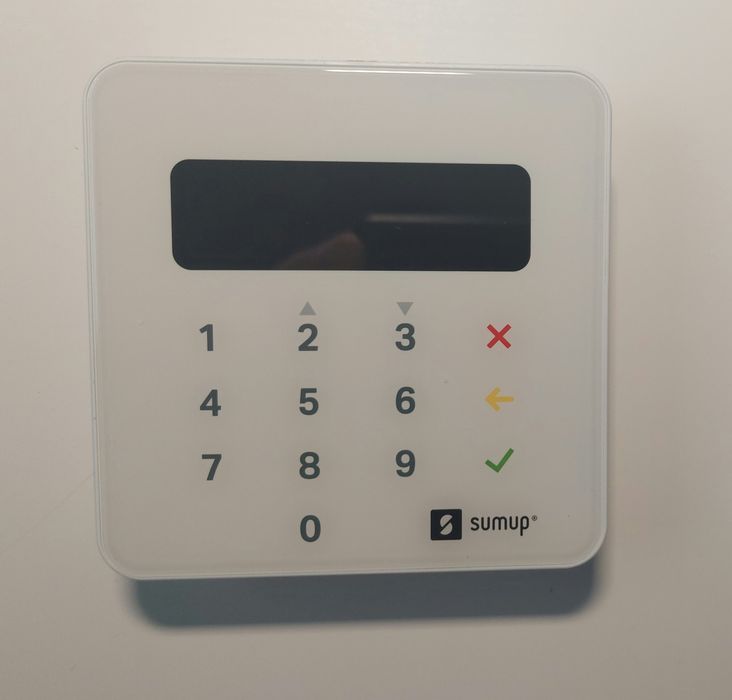 Terminal płatniczy SumUp Air z pudełkiem