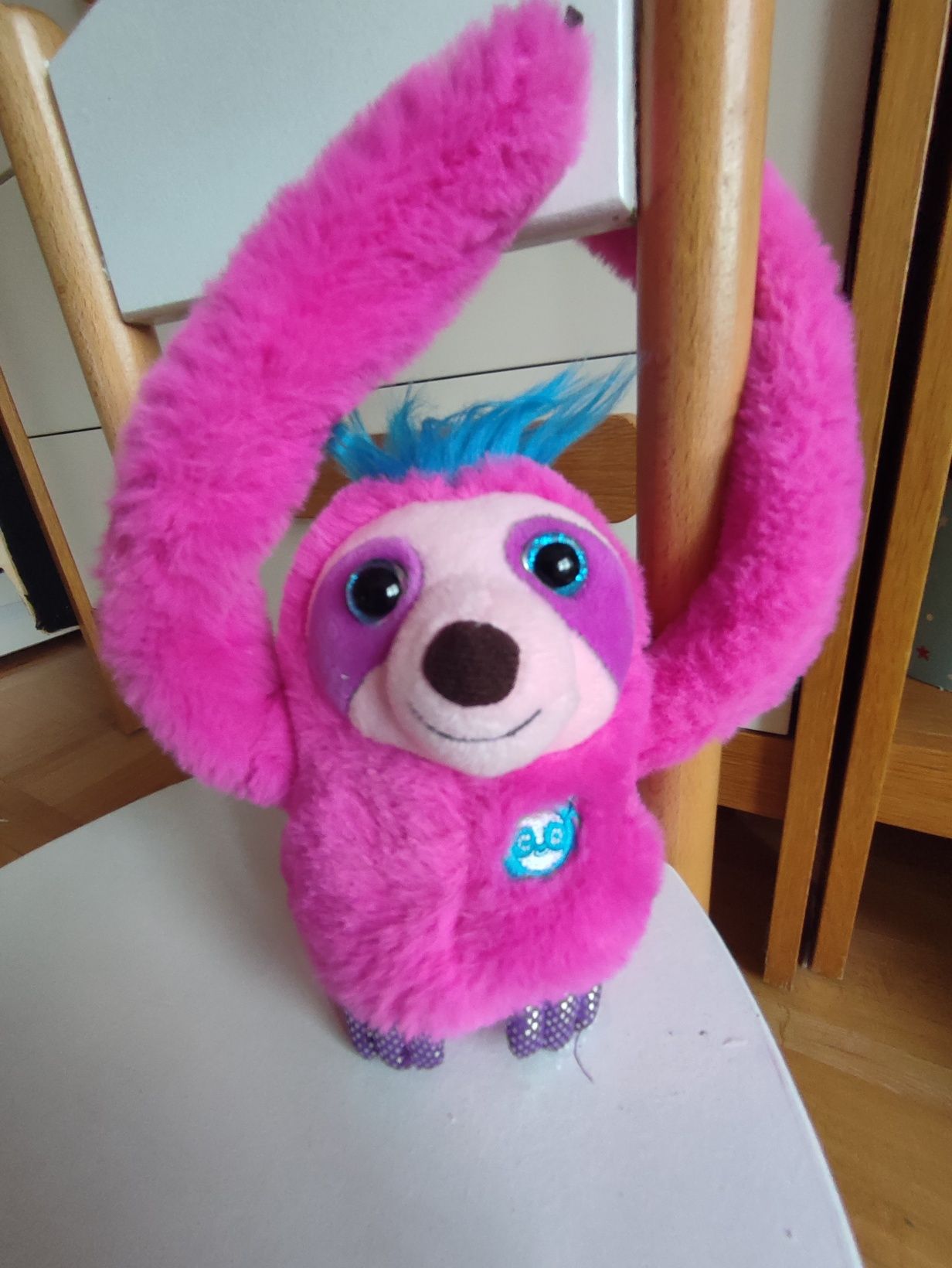 Różowy leniwiec zabawka interaktywna