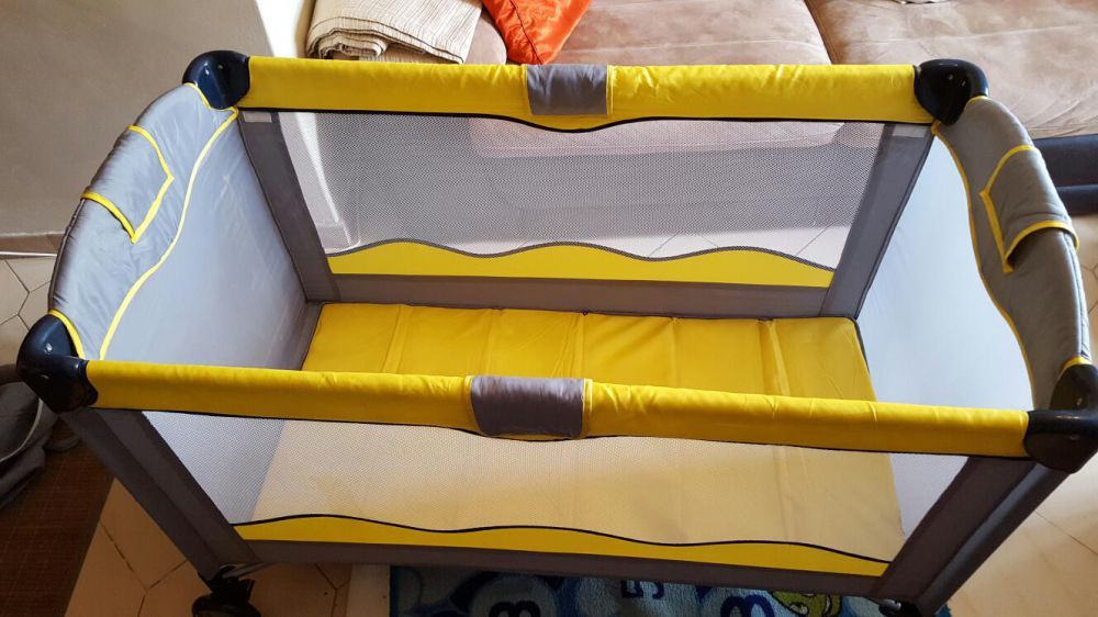 Cama de bébé viagem.