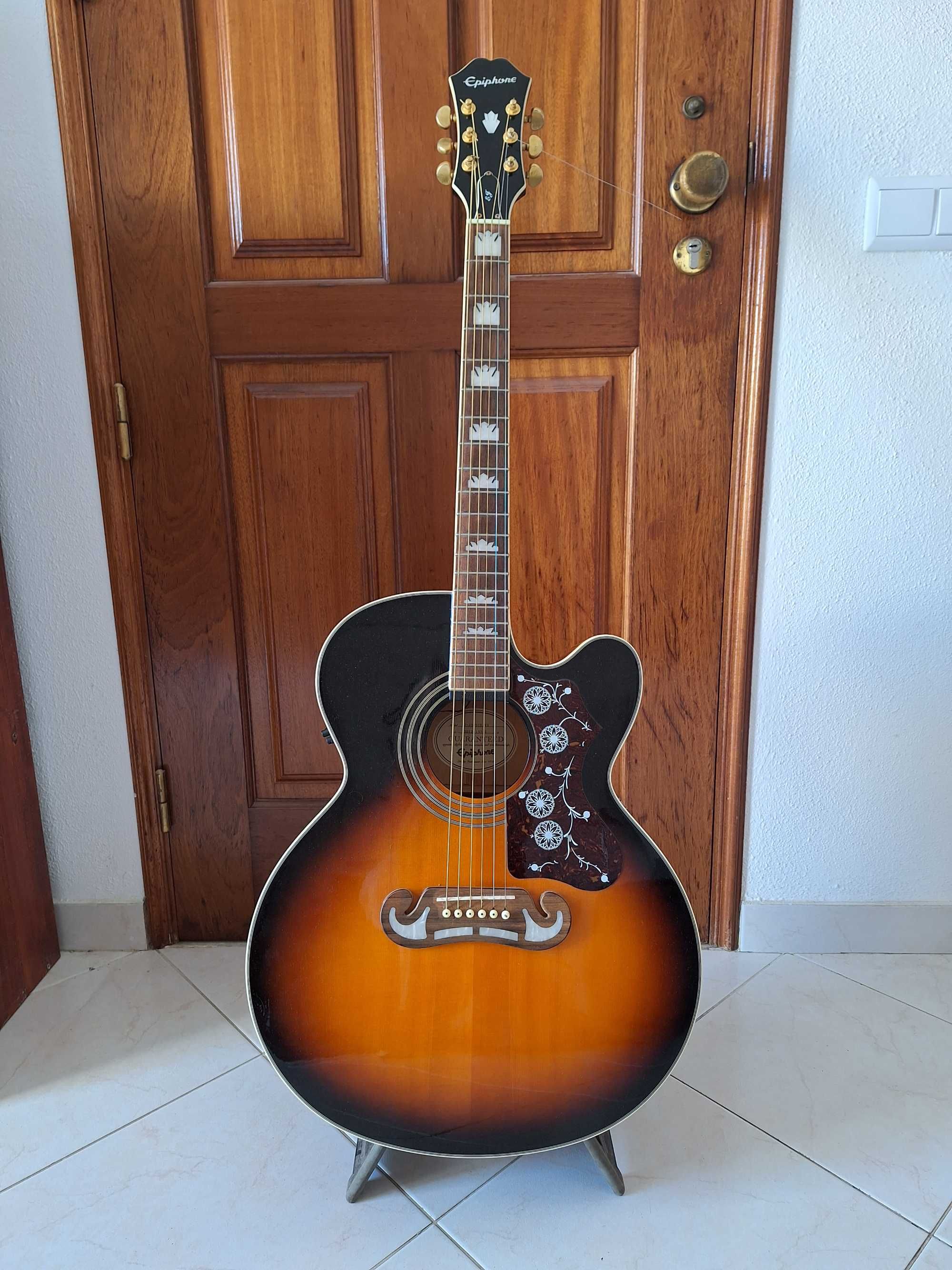 Epiphone J-200 EC studio Acoustic/Electric guitar