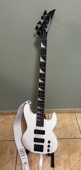 Gitara Basowa Jackson JS2 concert bass biała
