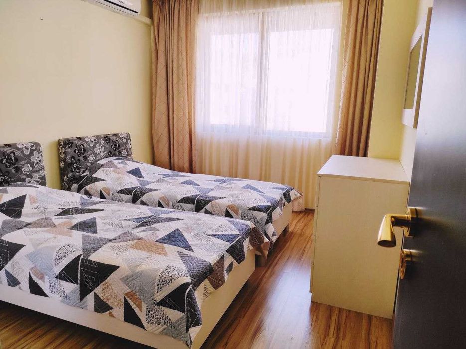 Продаж трикімнатної квартири у місті Святий Влас (Болгарія)