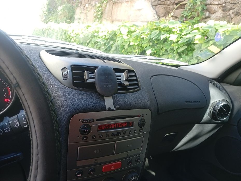 Alfa Romeo 147 em excelente estado geral, motor 1.6 de 120cv